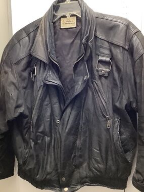 Vintage 80s retro Leather  bomber jacket with lining, zippers, pockets Men’s L